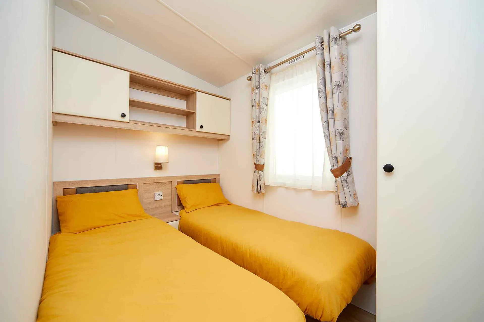 AC slaapkamer bed apart